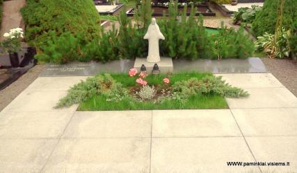 Jonuciu kapines, seimyninis kapas- granito danga , skulptura .